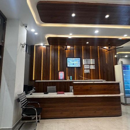 Hotel Prakasham Ujjain Buitenkant foto