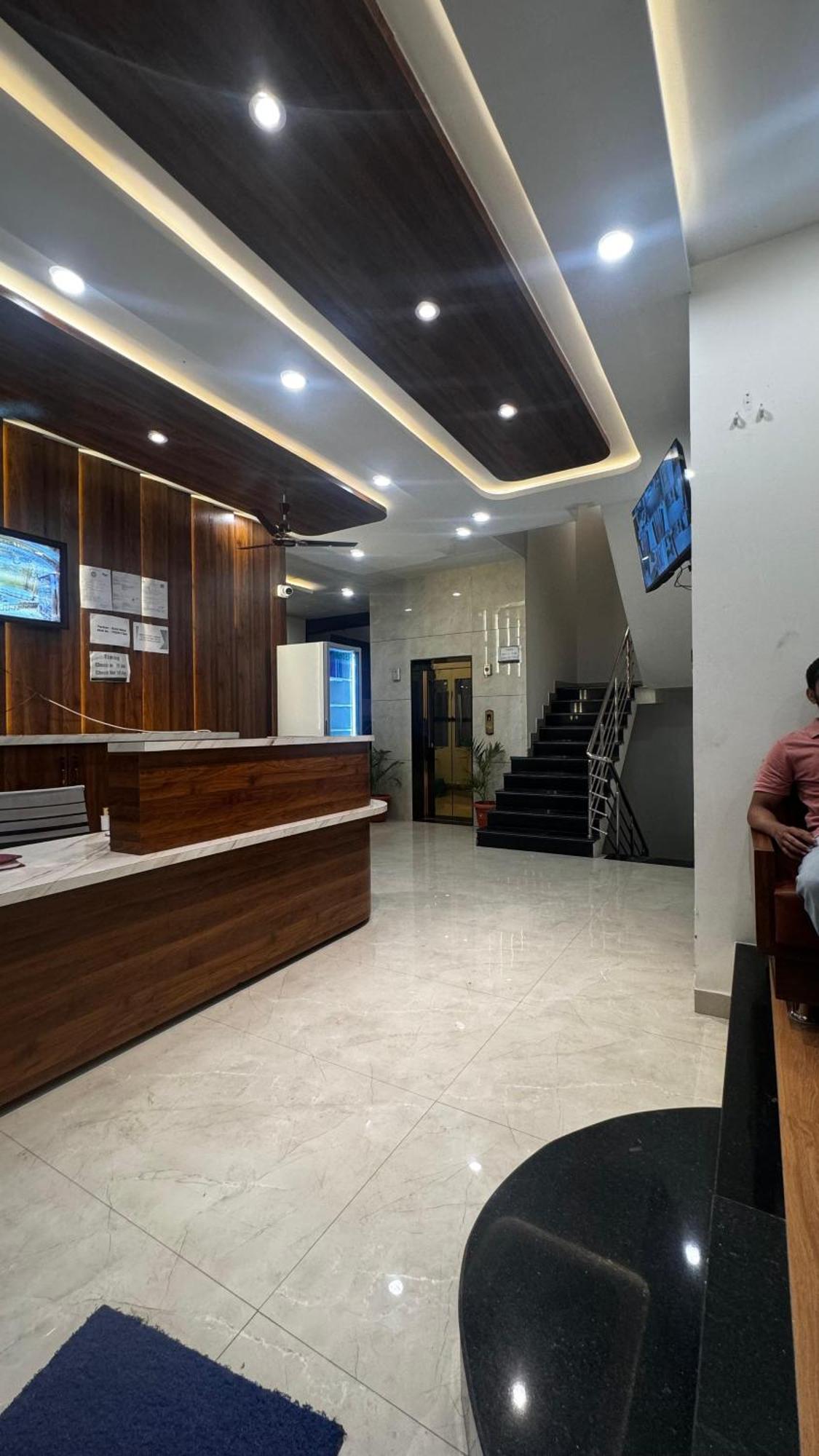 Hotel Prakasham Ujjain Buitenkant foto