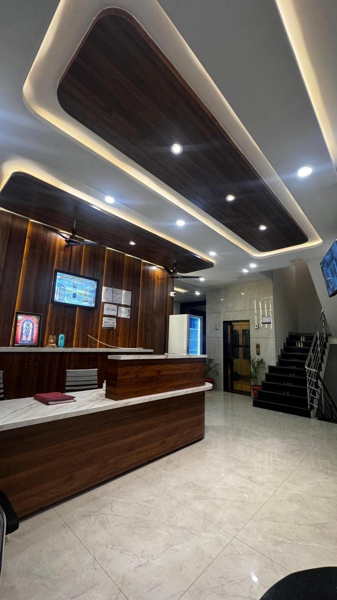 Hotel Prakasham Ujjain Buitenkant foto