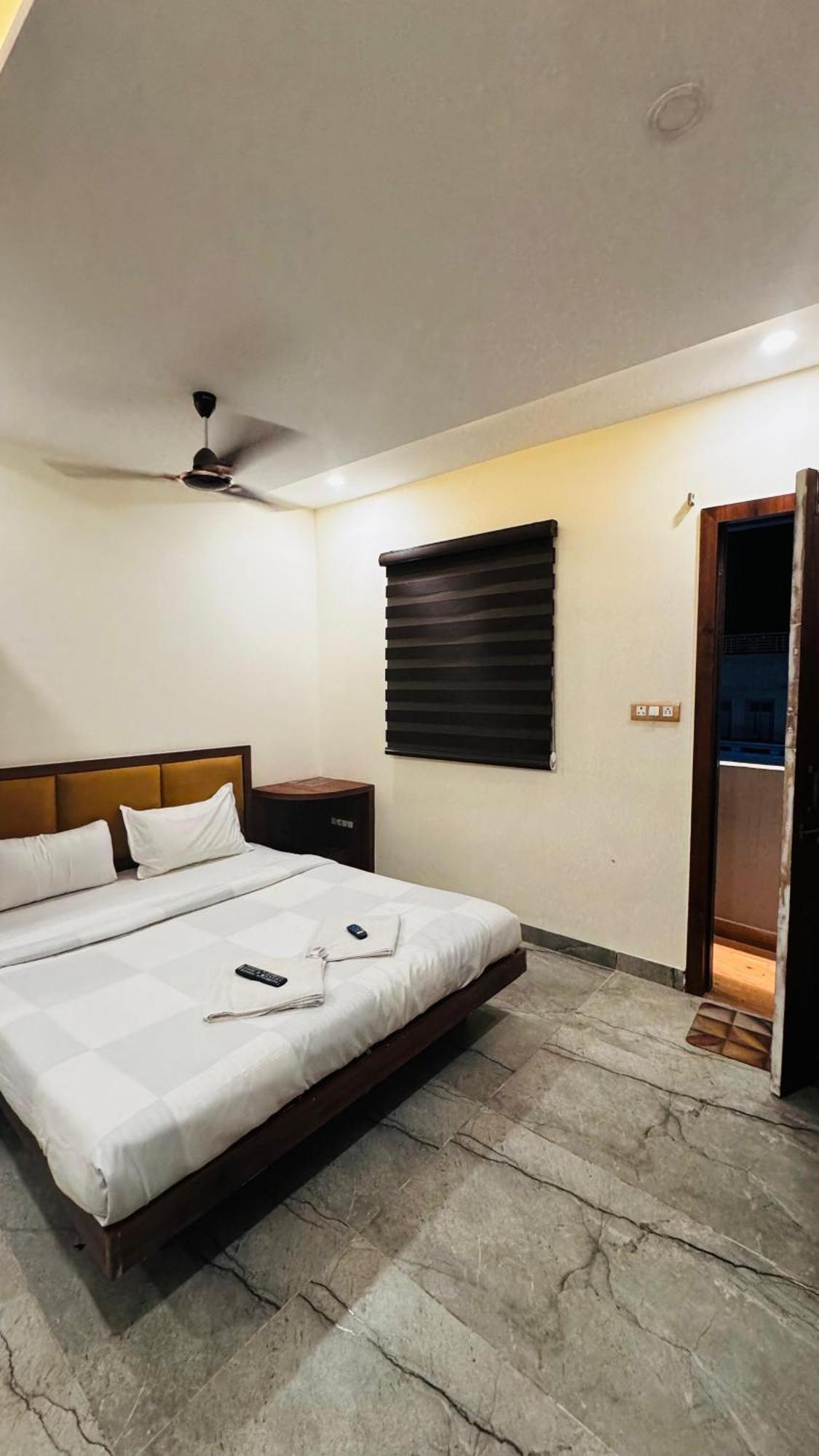 Hotel Prakasham Ujjain Buitenkant foto