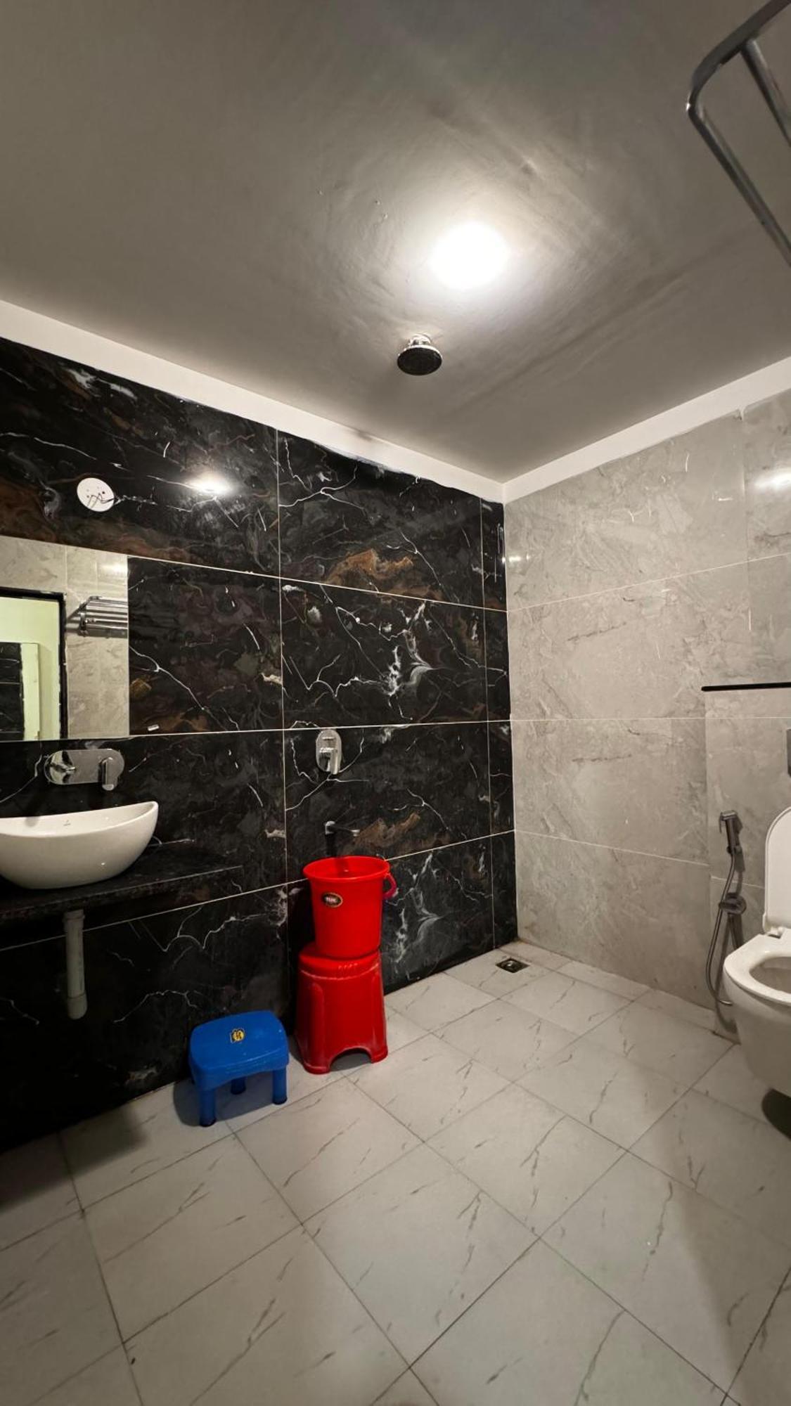 Hotel Prakasham Ujjain Buitenkant foto